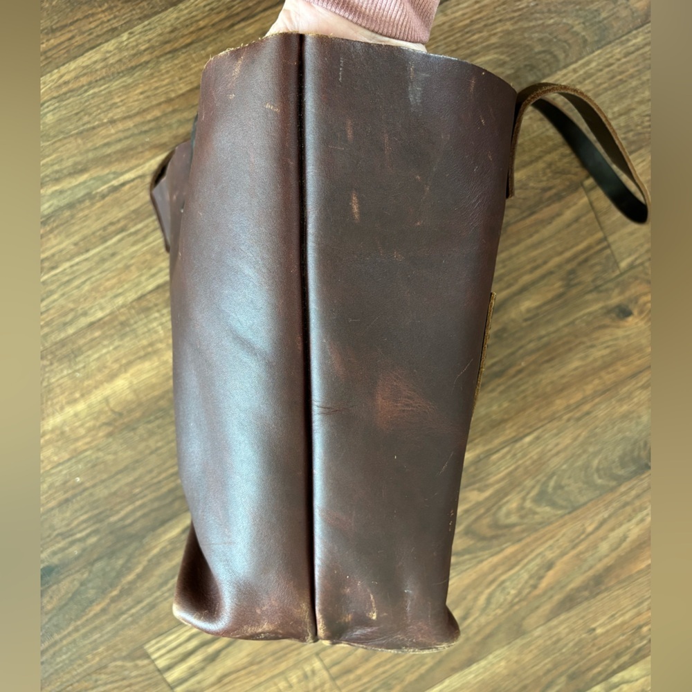 Portland Leather Handmade Classic Medium Tote Bag - Picture 9 of 14